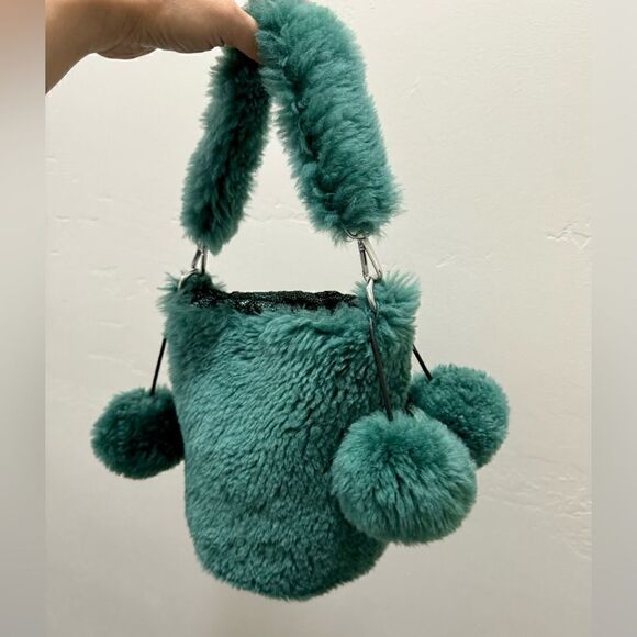 Chic Design Handmade Genuine Shearling Drawstring Bucket Bag & Multi Style Use - Picture 12 of 15